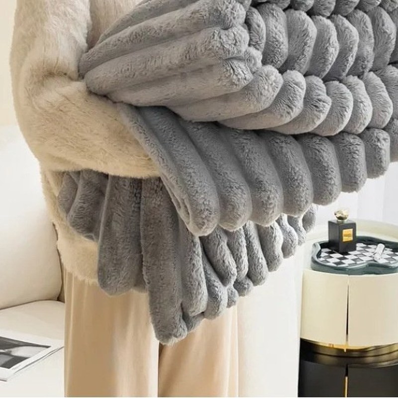 Faux-Fur Bubble Velvet Throw, supplier photo 1